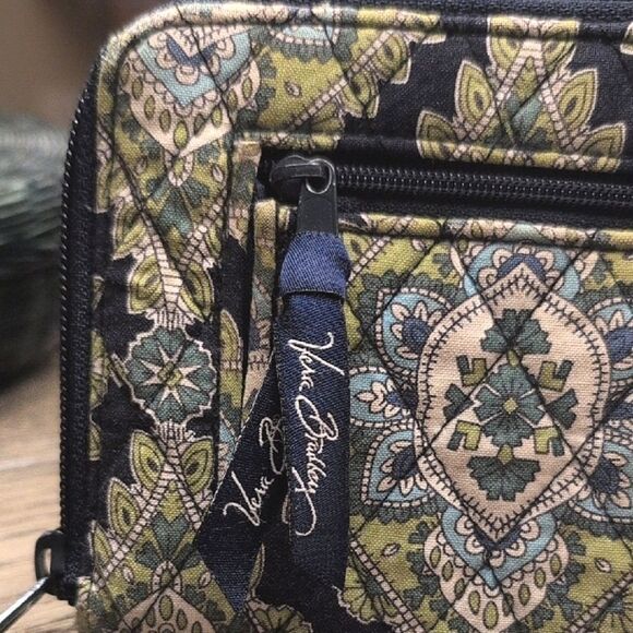 Vera Bradley Cambridge Quilted Zip Around Wallet Wristlet Retired - Picture 2 of 10